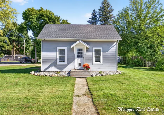 Photo 1 of Single family home for sale at 705 Washington St, Lakeview, MI 48850 | MLS# 65026052710 | Listing updated on 2026-10-09