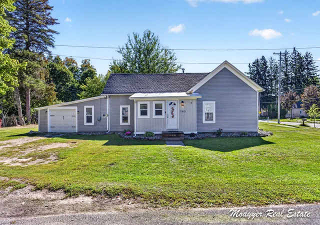 Photo 3 of Single family home for sale at 705 Washington St, Lakeview, MI 48850 | MLS# 65026052710 | Listing updated on 2026-10-09