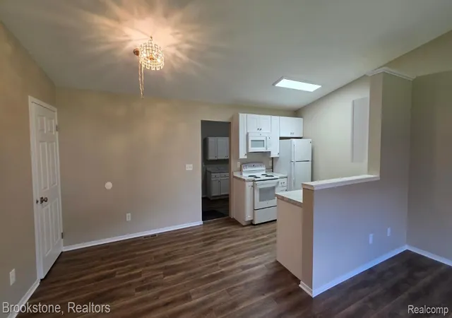 Photo 3 of Condo for sale at 9343 Parkview Cir, Grand Blanc, MI 48439 | MLS# 20261080017 | Listing updated on 2026-10-06