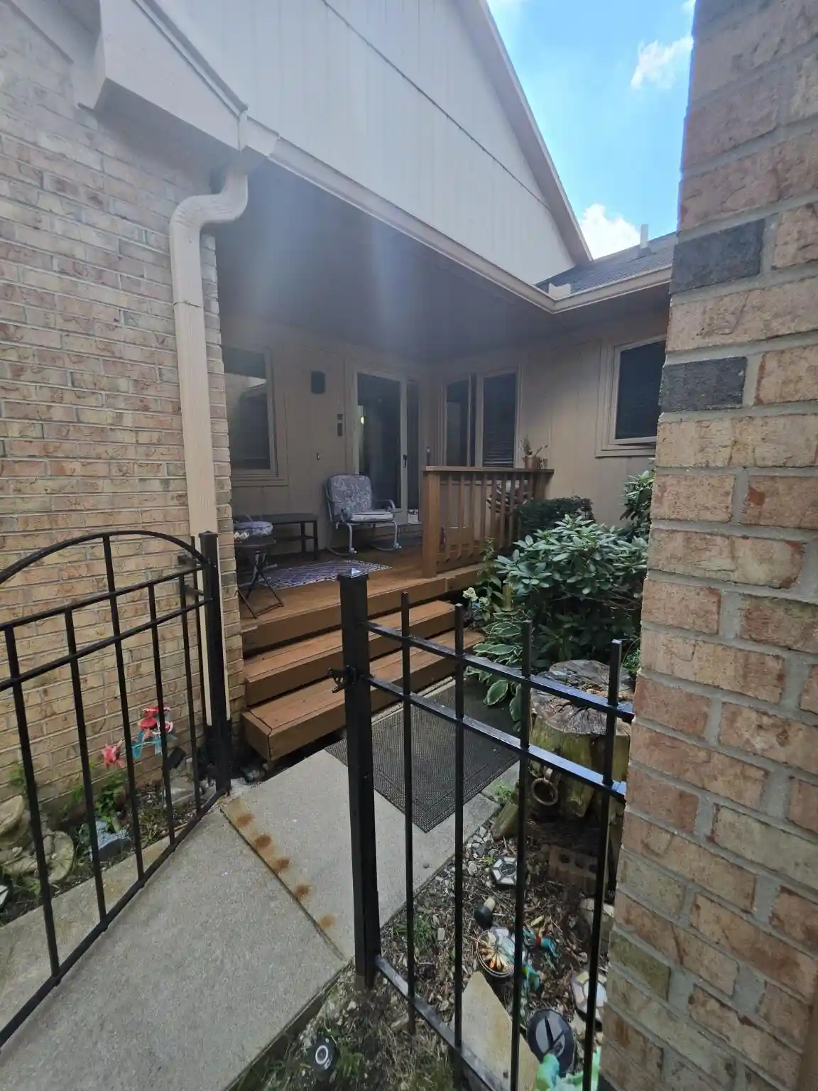 Listing Photo 1 - Condo for sale in 35355 Blue Spruce Dr located at 35355 Blue Spruce Dr, Farmington, MI 48335 - Unit 35355 Blue Spruce Dr