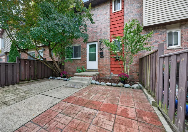 Listing Photo 2 - Condo for sale in building located at 552nd Ter Ln E, Ypsilanti, MI 48198