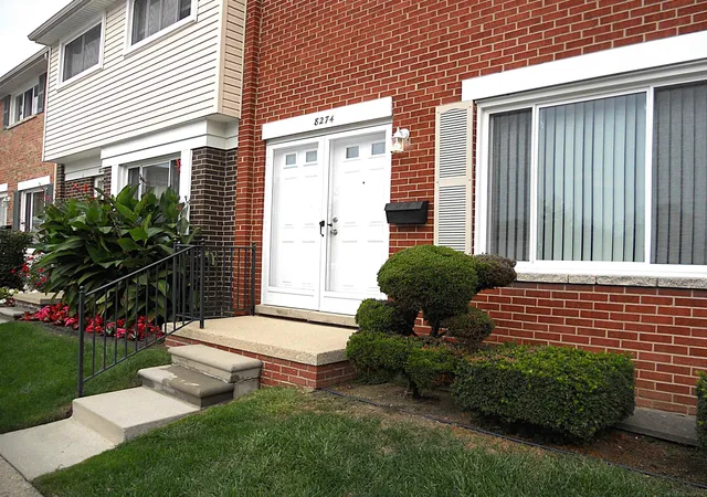 Photo 3 of Condo for sale at 8274 Farnum Cir, Warren, MI 48093 | MLS# 58050223762 | Listing updated on 2026-10-05