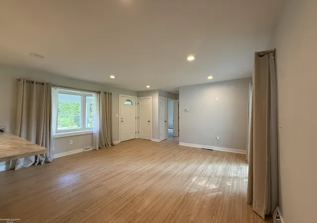 Photo 3 of Single family home for sale at 620 S Briarvale Dr, Auburn Hills, MI 48326 | MLS# 58050223763 | Listing updated on 2026-10-05