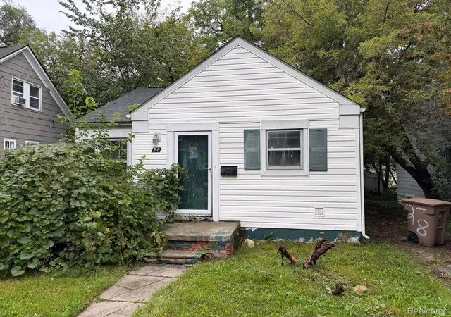 Photo 1 of Sale Pending at 28 S Marshall St, Pontiac, MI 48342 | MLS# 20261080033 | Listing updated on 2026-10-09