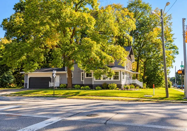 Photo 2 of Single family home for sale at 938 W Oregon St, Lapeer, MI 48446 | MLS# 20261080036 | Listing updated on 2026-10-06