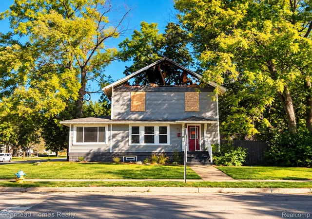 Photo 3 of Single family home for sale at 938 W Oregon St, Lapeer, MI 48446 | MLS# 20261080036 | Listing updated on 2026-10-06