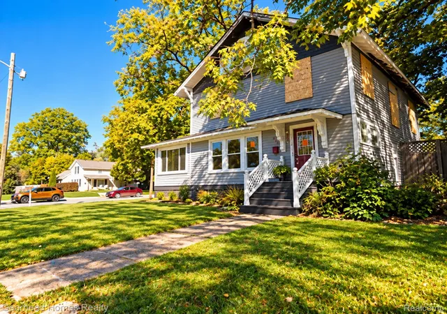 Photo 3 of Single family home for sale at 938 W Oregon St, Lapeer, MI 48446 | MLS# 20261080036 | Listing updated on 2026-10-06