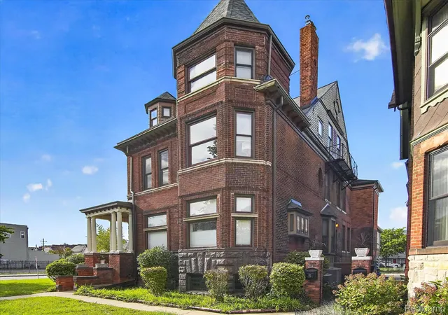 Listing Photo 4 - Condo for sale in building located at 405 E Fry St, Detroit, MI 48219 - Unit #2B