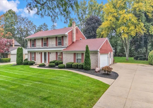 Photo 2 of Single family home for sale at 2710 Timberwyck Trl Dr, Troy, MI 48098 | MLS# 58050223769 | Listing updated on 2026-10-05