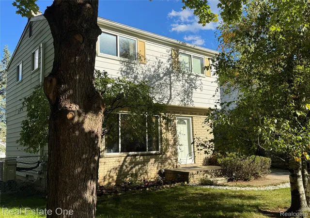Photo 1 of Single family home for sale at 23236 Albion Ave, Farmington Hills, MI 48336 | MLS# 20261080044 | Listing updated on 2026-10-20