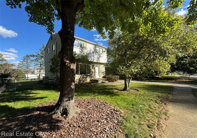 Photo 28 of Single family home for sale at 23236 Albion Ave, Farmington Hills, MI 48336 | MLS# 20261080044 | Listing updated on 2026-10-20