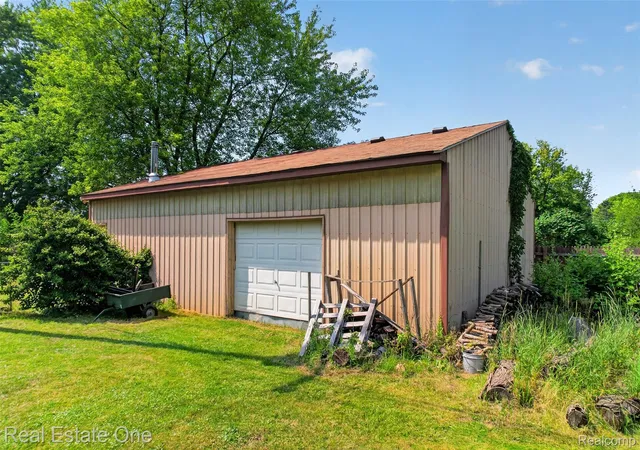 Photo 3 of Single family home for sale at 7990 Tower Rd, South Lyon, MI 48178 | MLS# 20261080064 | Listing updated on 2026-10-13