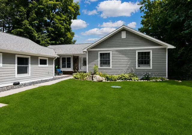 Photo 3 of Single family home for sale at 705 S Nanagosa Trl, Suttons Bay, MI 49682 | MLS# 78080074199 | Listing updated on 2026-10-17