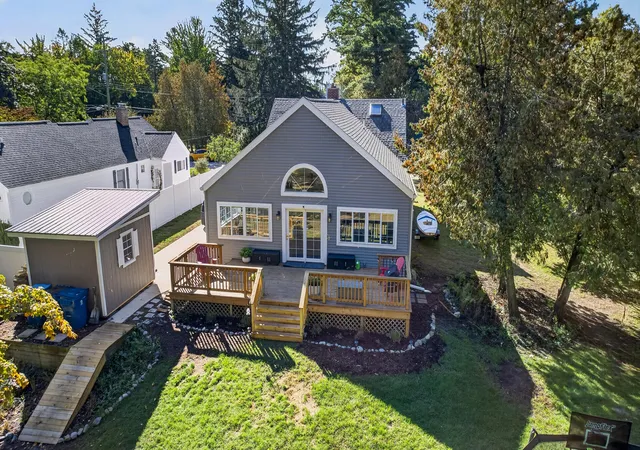 Photo 2 of Single family home for sale at 158 Park St, Pentwater, MI 49449 | MLS# 67026052756 | Listing updated on 2026-10-06