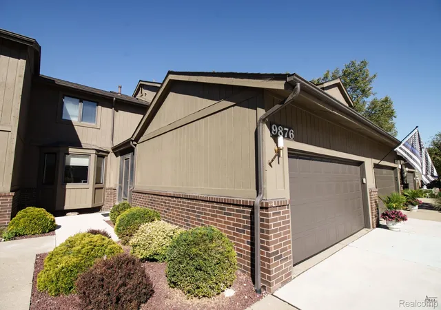 Photo 2 of Condo for sale at 9876 Hawthorne Glen Dr, Grosse Ile, MI 48138 | MLS# 20261080067 | Listing updated on 2026-10-14