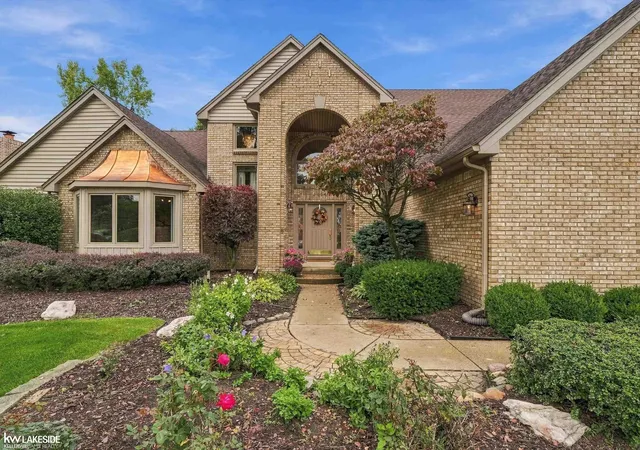 Photo 2 of Single family home for sale at 8825 Grace St, Shelby Township, MI 48317 | MLS# 58050223779 | Listing updated on 2026-10-21