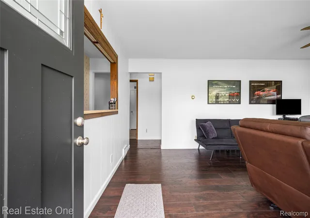 Photo 1 of Sale Pending at 3772 Joslyn Rd, Lake Orion, MI 48359 | MLS# 20261080072 | Listing updated on 2026-10-20