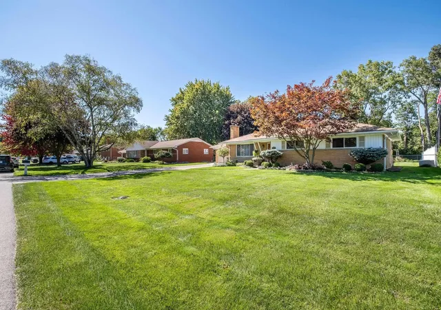 Photo 2 of Single family home for sale at 38165 Circolo St, Harrison Township, MI 48045 | MLS# 58050223782 | Listing updated on 2026-10-18