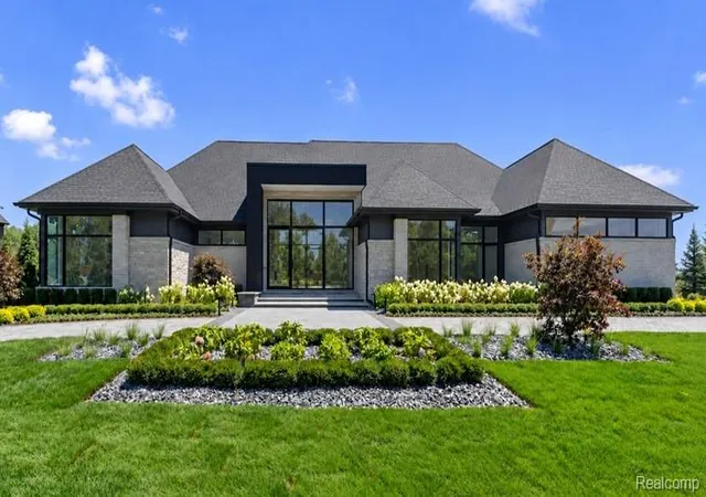 Photo 3 of Single family home for sale at 2668 Turtle Lake Ranch, Bloomfield Hills, MI 48302 | MLS# 20261080092 | Listing updated on 2026-10-20