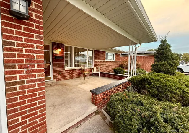 Photo 2 of Single family home for sale at 11173 Hanna Dr, Sterling Heights, MI 48312 | MLS# 20261080104 | Listing updated on 2026-10-11