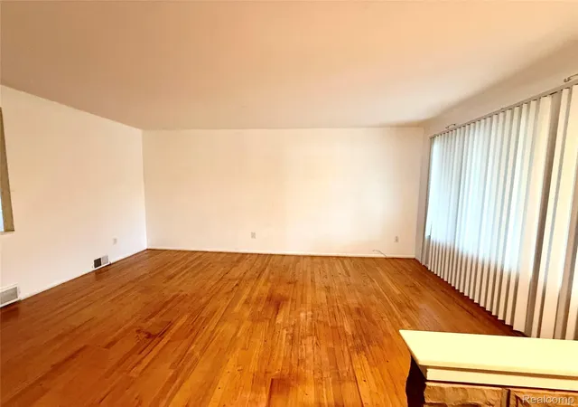 Photo 3 of Single family home for sale at 11173 Hanna Dr, Sterling Heights, MI 48312 | MLS# 20261080104 | Listing updated on 2026-10-11