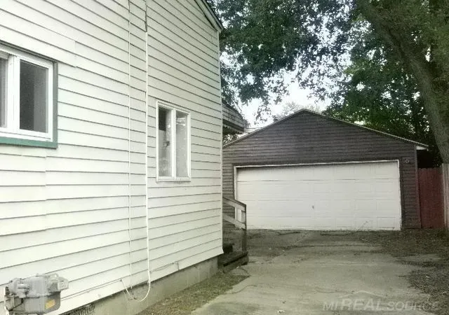 Photo 2 of Single family home for sale at 28098 Maple St, Roseville, MI 48066 | MLS# 58050223788 | Listing updated on 2026-10-03