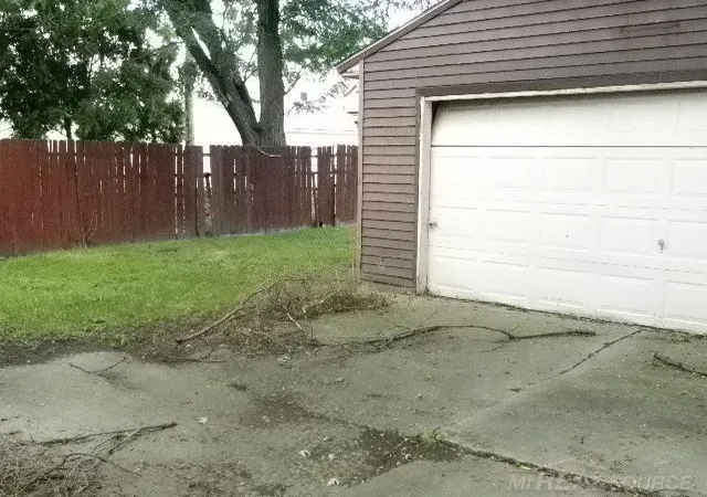 Photo 3 of Single family home for sale at 28098 Maple St, Roseville, MI 48066 | MLS# 58050223788 | Listing updated on 2026-10-03