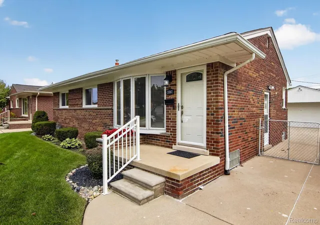 Photo 1 of Sale Pending at 3387 Norwood Dr, Trenton, MI 48183 | MLS# 20261080117 | Listing updated on 2026-10-07