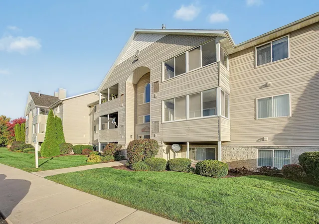 Listing Photo 1 - Condo for sale in building located at 8364 N Jasonville Ct SE, Caledonia, MI 49316 - Unit #