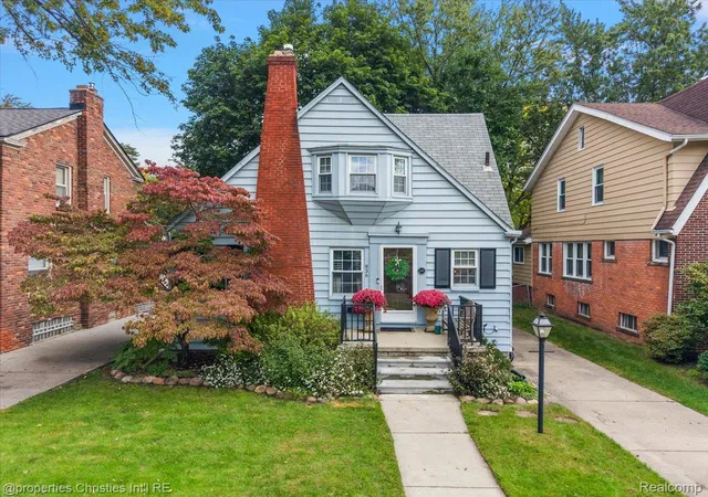 Single family home for sale at 836 Edgewood Dr, Royal Oak, MI 48067 | MLS# 20261080120