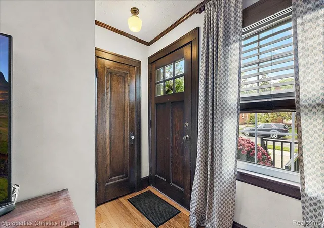 Photo 3 of Single family home for sale at 836 Edgewood Dr, Royal Oak, MI 48067 | MLS# 20261080120 | Listing updated on 2026-10-20