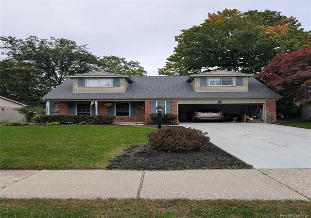 Photo 1 of Single family home for sale at 27058 Belmont Ln, Southfield, MI 48076 | MLS# 20261080132 | Listing updated on 2026-10-13