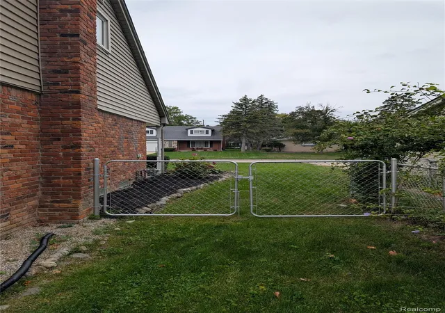 Photo 2 of Single family home for sale at 27058 Belmont Ln, Southfield, MI 48076 | MLS# 20261080132 | Listing updated on 2026-10-13