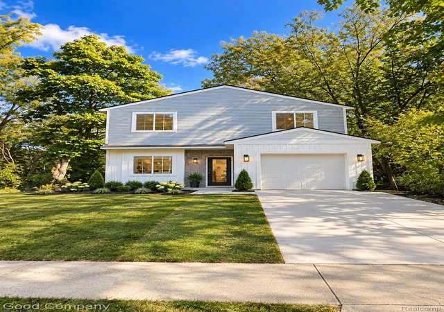 Photo 1 of Single family home for sale at 488 Bloomfield Ave, Pontiac, MI 48341 | MLS# 20261080150 | Listing updated on 2026-10-20