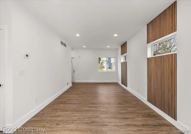 Photo 2 of Single family home for sale at 488 Bloomfield Ave, Pontiac, MI 48341 | MLS# 20261080150 | Listing updated on 2026-10-20