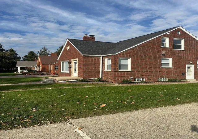 Photo 2 of Single family home for sale at 5276 Palmer St, Dearborn, MI 48126 | MLS# 20261080149 | Listing updated on 2026-10-10