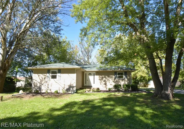 Photo 1 of Single family home for sale at 2471 Moore Pl, Howell, MI 48843 | MLS# 20261080165 | Listing updated on 2026-10-11