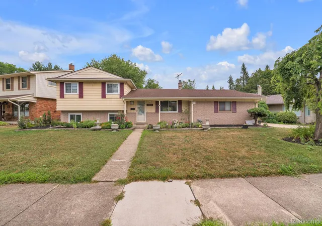 Photo 2 of Single family home for sale at 15546 Liverpool St, Livonia, MI 48154 | MLS# 20261080166 | Listing updated on 2026-10-06