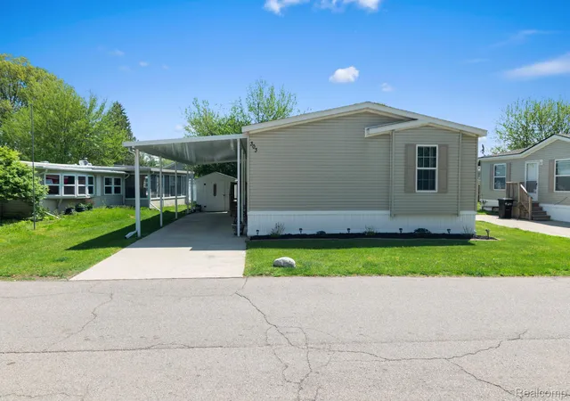 Photo 1 of Single family home for sale at 303 Toucan St, Rochester Hills, MI 48309 | MLS# 20261080167 | Listing updated on 2026-10-09