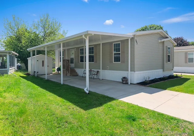Photo 2 of Single family home for sale at 303 Toucan St, Rochester Hills, MI 48309 | MLS# 20261080167 | Listing updated on 2026-10-09