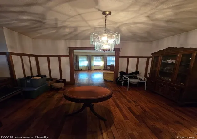 Photo 3 of Single family home for sale at 917 Burlingame St, Detroit, MI 48202 | MLS# 20261080169 | Listing updated on 2026-10-17