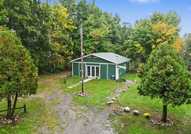 Photo 3 of Single family home for sale at 2180 19 Mile Rd NE, Cedar Springs, MI 49319 | MLS# 65026052831 | Listing updated on 2026-10-26