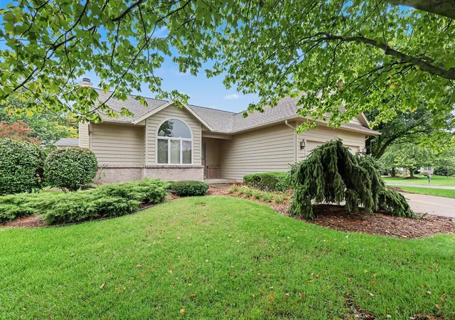 Condo for sale at 6915 Fairway Vista Dr SE, Caledonia, MI 49316 | MLS# 71026052833
