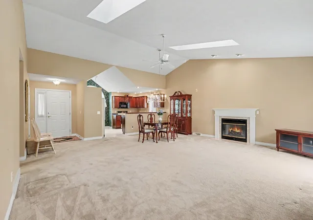 Listing Photo 5 - Condo for sale in building located at 6915 Fairway Vis Dr SE, Caledonia, MI 49316