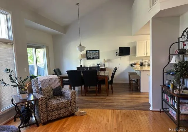 Listing Photo 4 - Condo for sale in building located at 54516 Cambridge, Shelby Township, MI 48315