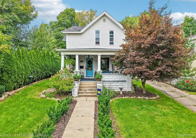 Photo 3 of Single family home for sale at 319 E Commerce St, Milford, MI 48381 | MLS# 20261080207 | Listing updated on 2026-10-15