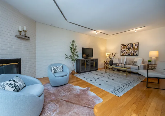 Listing Photo 1 - Condo for sale in building located at 2727 S Lakeshore Dr, Saint Joseph, MI 49085 - Unit #3