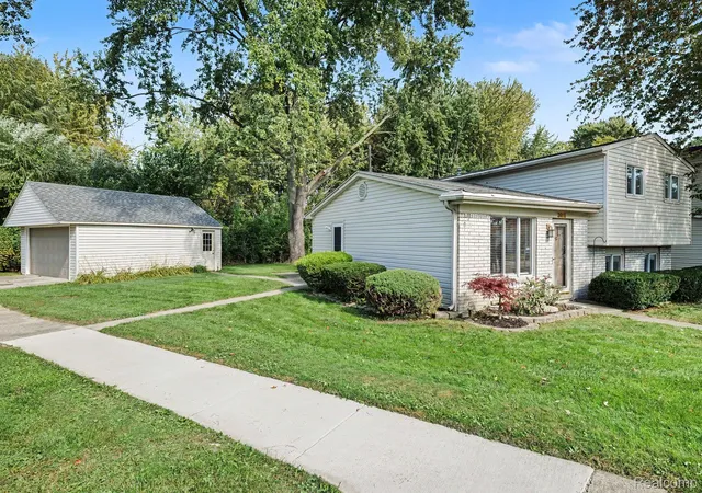 Photo 2 of Single family home for sale at 24615 Orchid St, Harrison Township, MI 48045 | MLS# 20261080215 | Listing updated on 2026-10-12