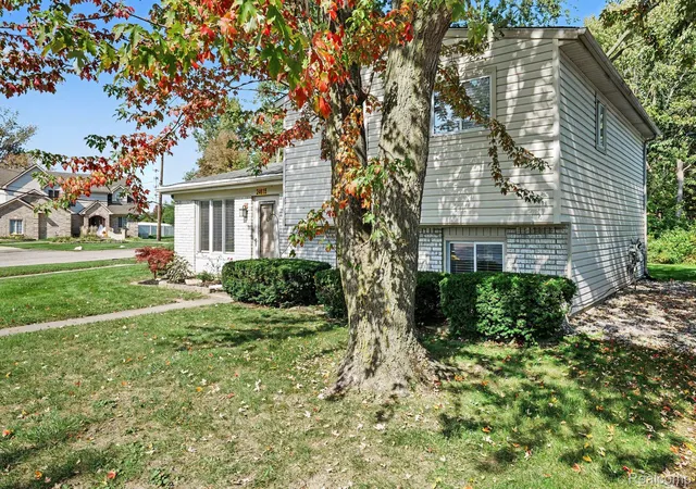 Photo 3 of Single family home for sale at 24615 Orchid St, Harrison Township, MI 48045 | MLS# 20261080215 | Listing updated on 2026-10-12