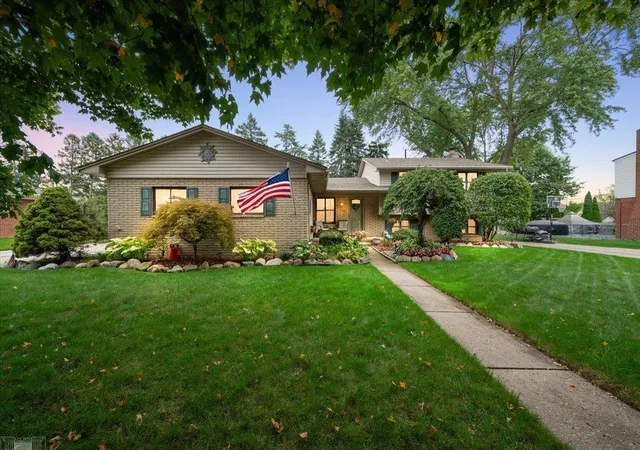 Photo 1 of Single family home for sale at 35772 Hilton Dr, Clinton Township, MI 48035 | MLS# 58050223812 | Listing updated on 2026-10-16